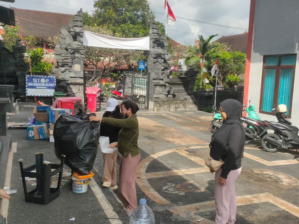 Bank Sampah di Banjar Bhineka Nusa Kauh Sebagai Solusi Permasalahan Sampah Anorganik